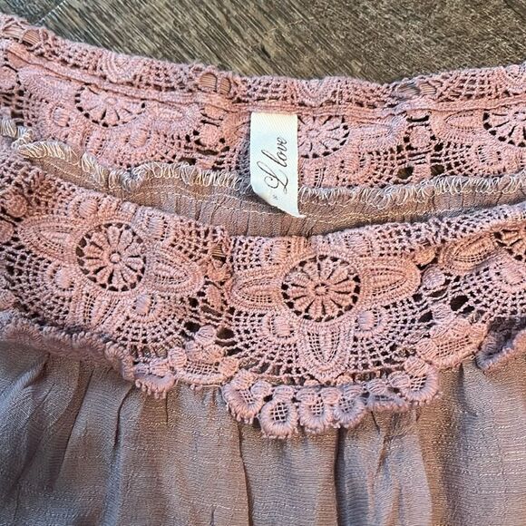 L Love Women’s Small Mauve Off Shoulder Boho Lace Crochet Blouse Romantic - Picture 4 of 4